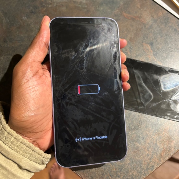 iPhone 12 - Picture 4 of 6